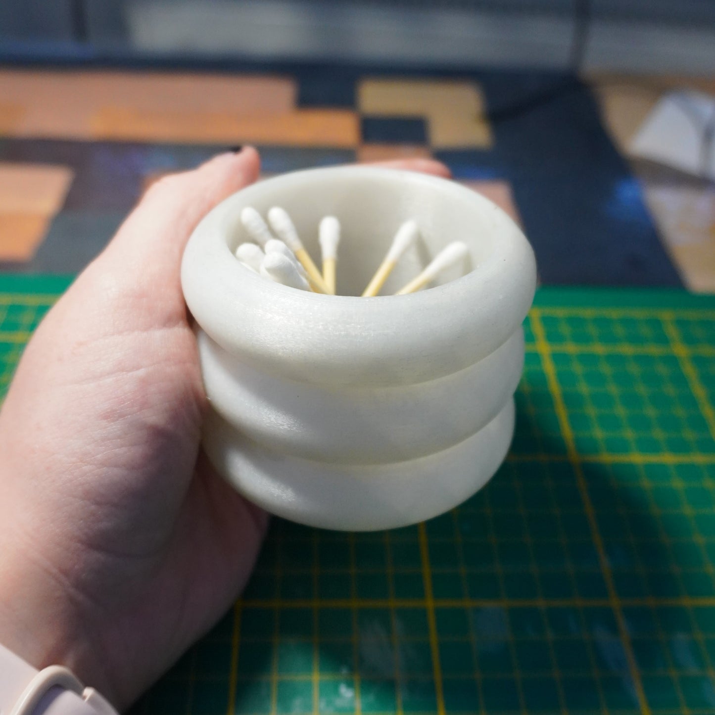 Qtip / makeup cotton pads holder STL file